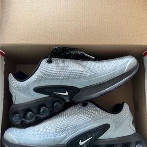 Nike Men's Silver and Black Athletic Shoes